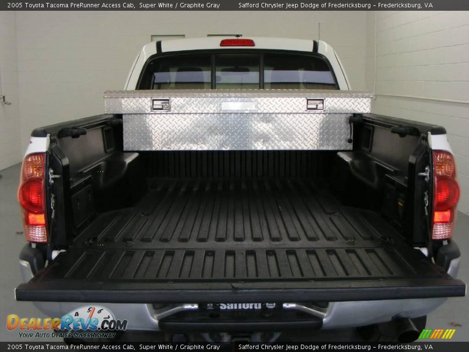 2005 Toyota Tacoma PreRunner Access Cab Super White / Graphite Gray Photo #27