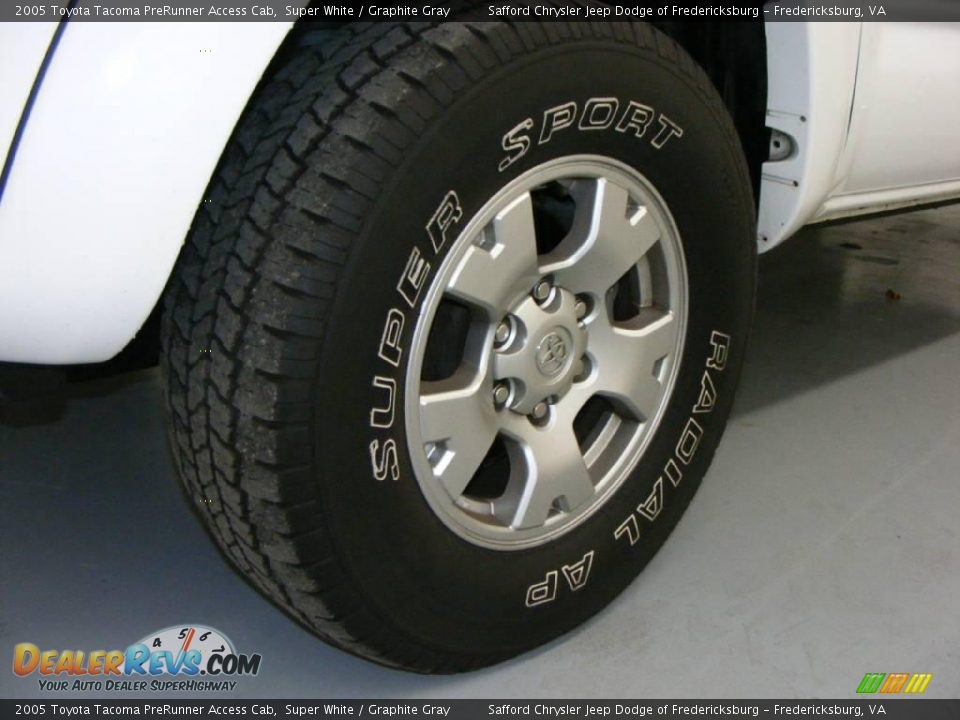 2005 Toyota Tacoma PreRunner Access Cab Super White / Graphite Gray Photo #28