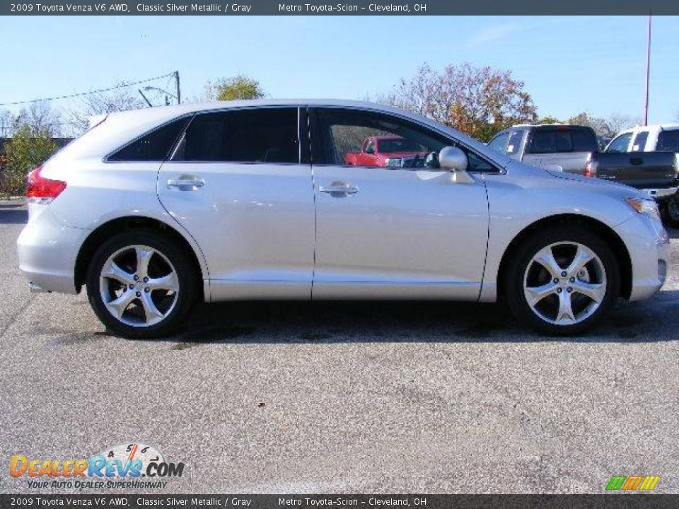 2009 Toyota Venza V6 AWD Classic Silver Metallic / Gray Photo #2