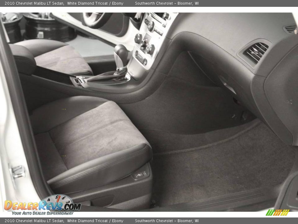 2010 Chevrolet Malibu LT Sedan White Diamond Tricoat / Ebony Photo #4