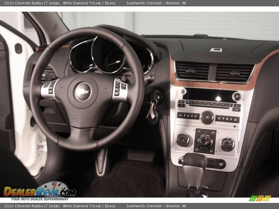 2010 Chevrolet Malibu LT Sedan White Diamond Tricoat / Ebony Photo #6