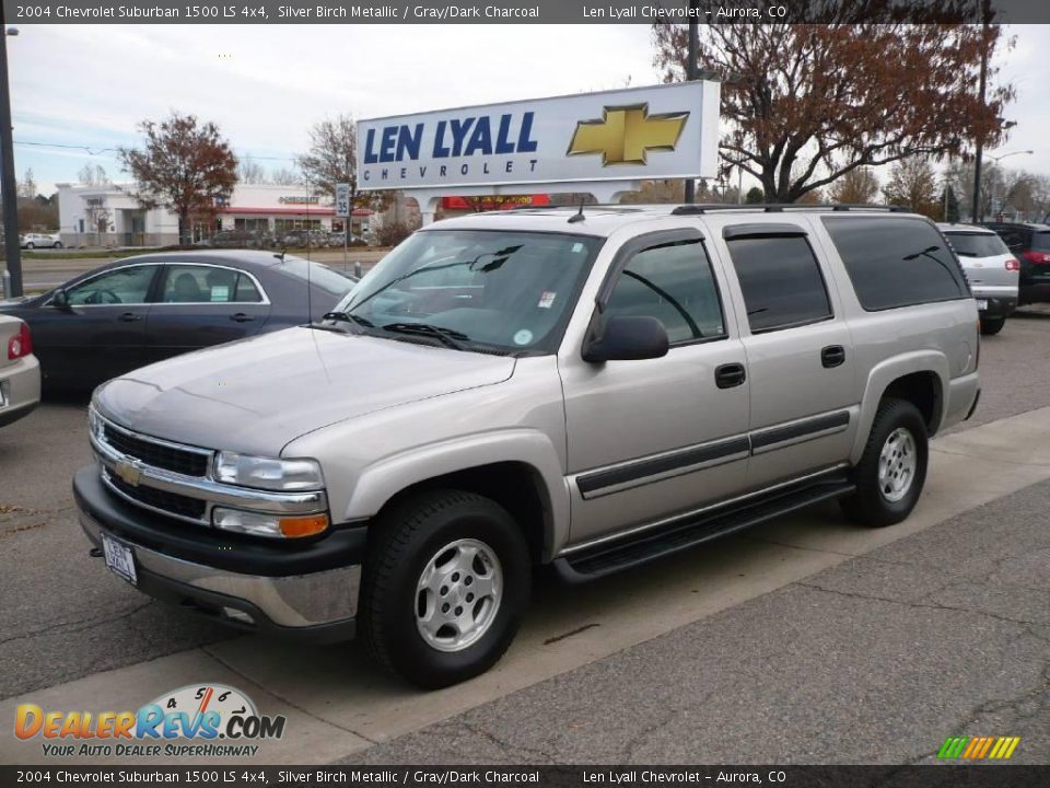 2004 Chevrolet Suburban 1500 LS 4x4 Silver Birch Metallic / Gray/Dark Charcoal Photo #1