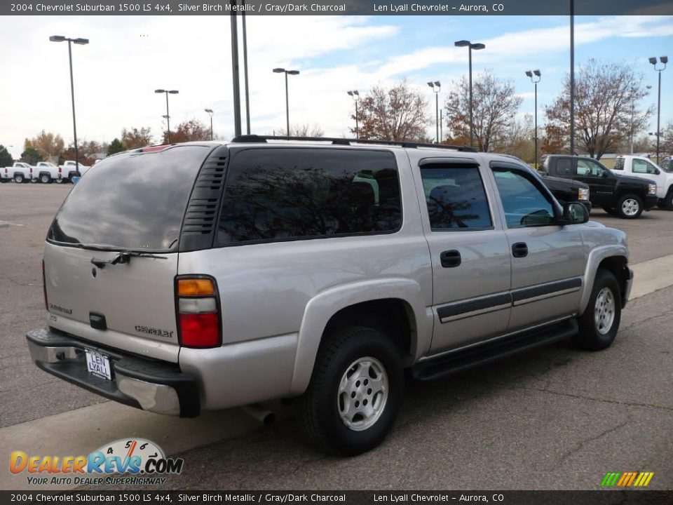 2004 Chevrolet Suburban 1500 LS 4x4 Silver Birch Metallic / Gray/Dark Charcoal Photo #4