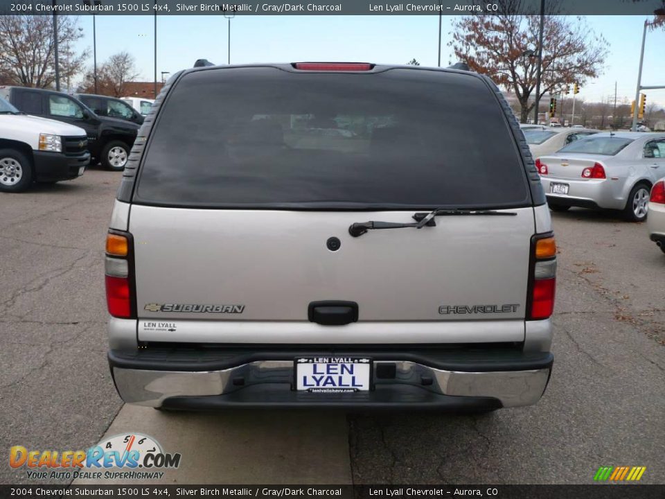 2004 Chevrolet Suburban 1500 LS 4x4 Silver Birch Metallic / Gray/Dark Charcoal Photo #5