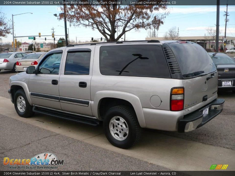 2004 Chevrolet Suburban 1500 LS 4x4 Silver Birch Metallic / Gray/Dark Charcoal Photo #6