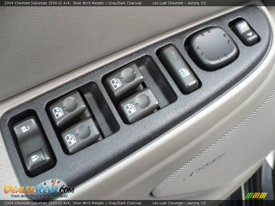 2004 Chevrolet Suburban 1500 LS 4x4 Silver Birch Metallic / Gray/Dark Charcoal Photo #8