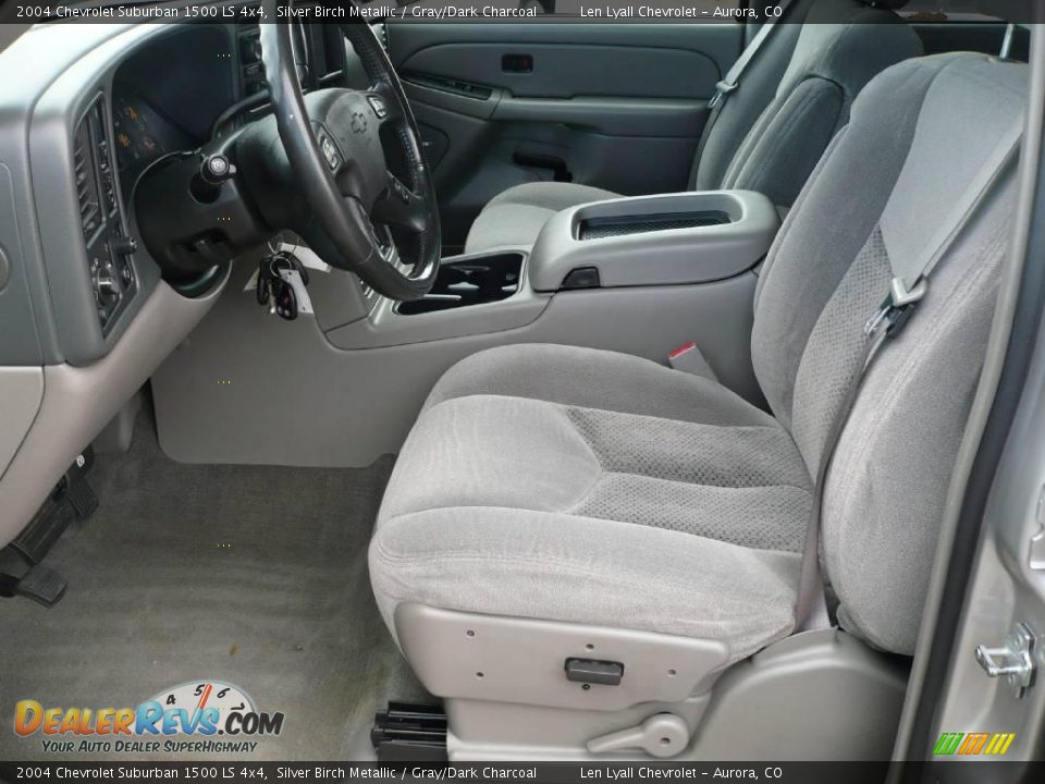 2004 Chevrolet Suburban 1500 LS 4x4 Silver Birch Metallic / Gray/Dark Charcoal Photo #10