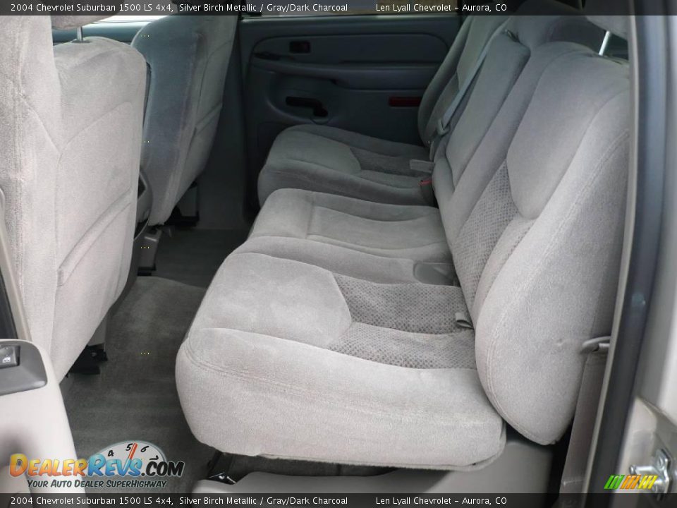 2004 Chevrolet Suburban 1500 LS 4x4 Silver Birch Metallic / Gray/Dark Charcoal Photo #11