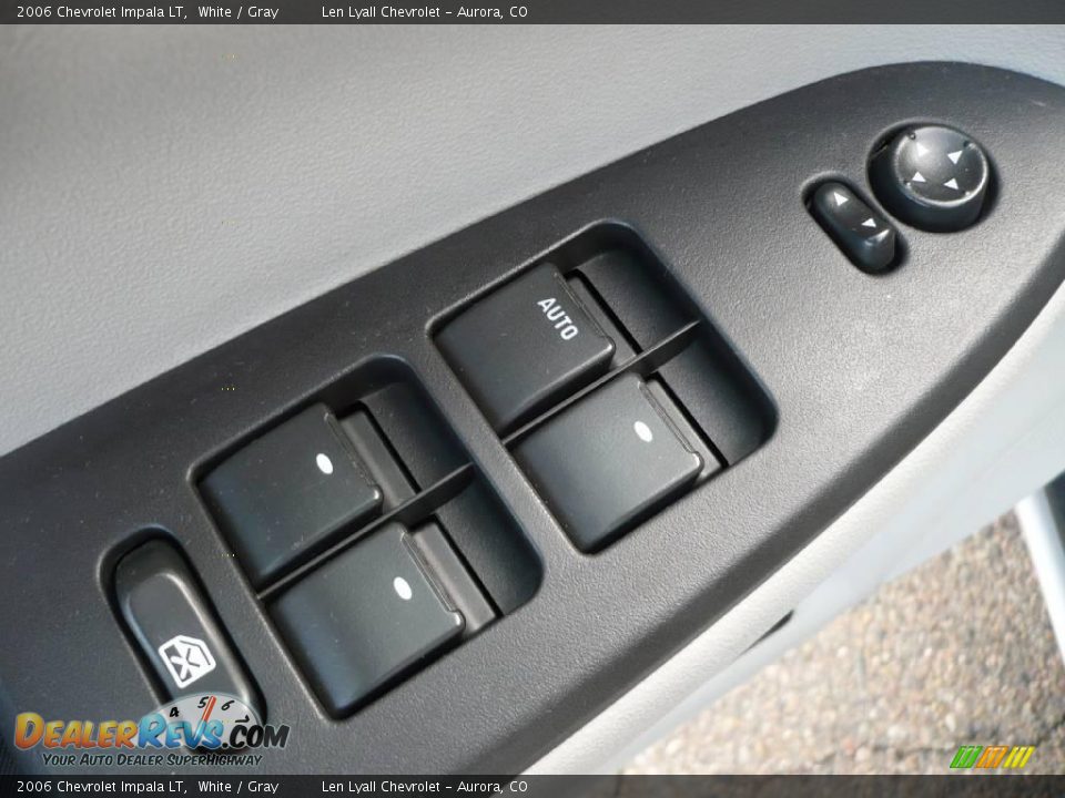2006 Chevrolet Impala LT White / Gray Photo #8