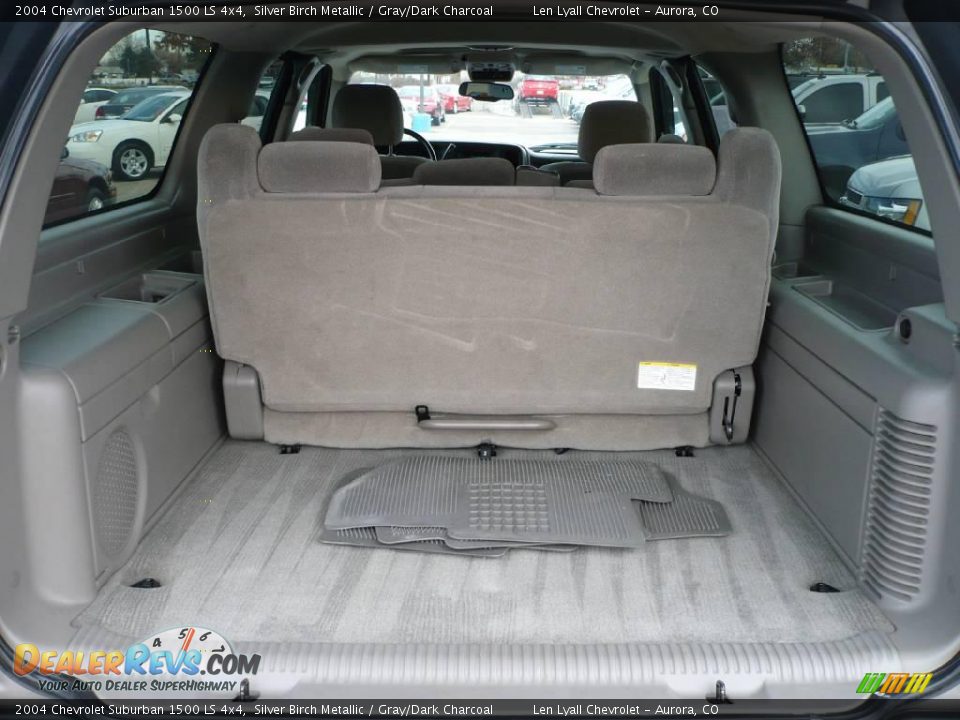 2004 Chevrolet Suburban 1500 LS 4x4 Silver Birch Metallic / Gray/Dark Charcoal Photo #12