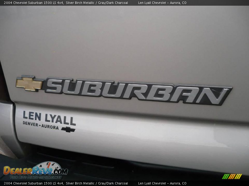 2004 Chevrolet Suburban 1500 LS 4x4 Silver Birch Metallic / Gray/Dark Charcoal Photo #13