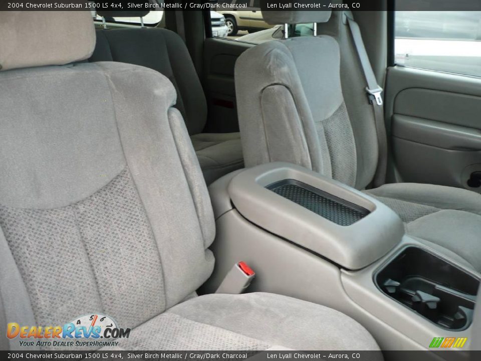 2004 Chevrolet Suburban 1500 LS 4x4 Silver Birch Metallic / Gray/Dark Charcoal Photo #14