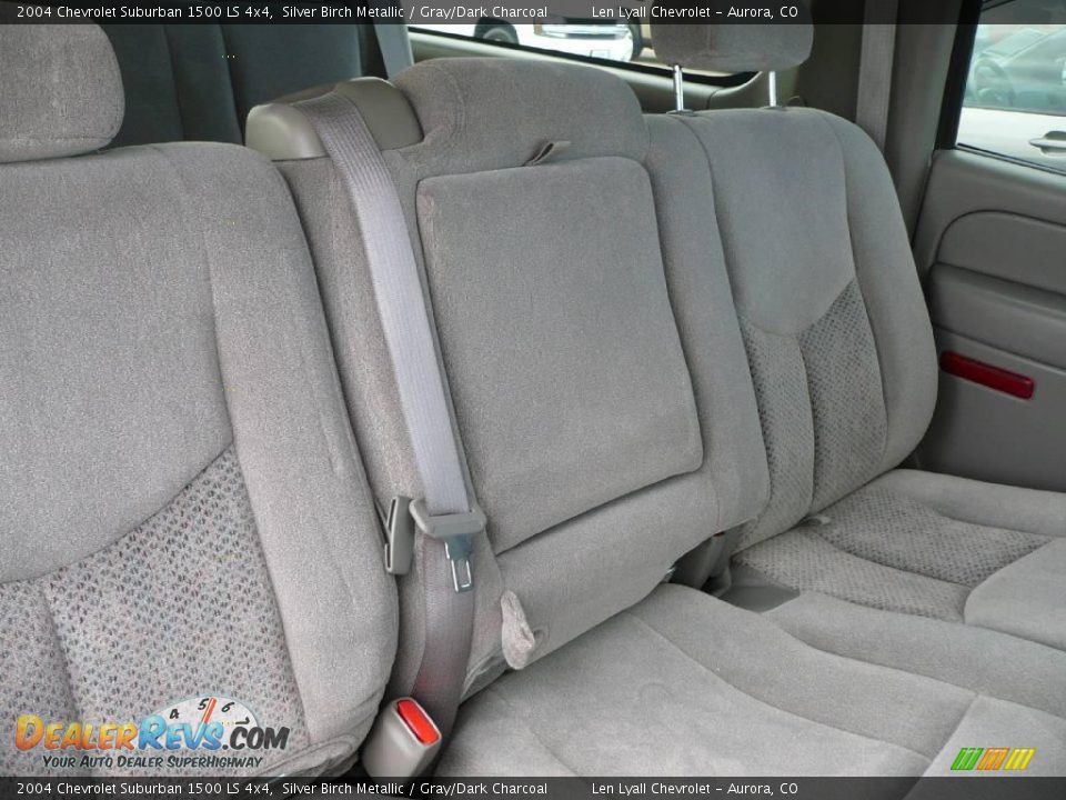 2004 Chevrolet Suburban 1500 LS 4x4 Silver Birch Metallic / Gray/Dark Charcoal Photo #15
