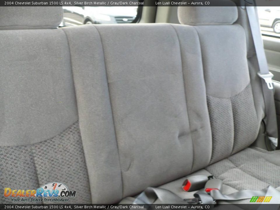 2004 Chevrolet Suburban 1500 LS 4x4 Silver Birch Metallic / Gray/Dark Charcoal Photo #16