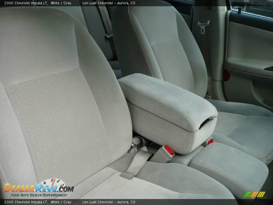 2006 Chevrolet Impala LT White / Gray Photo #13