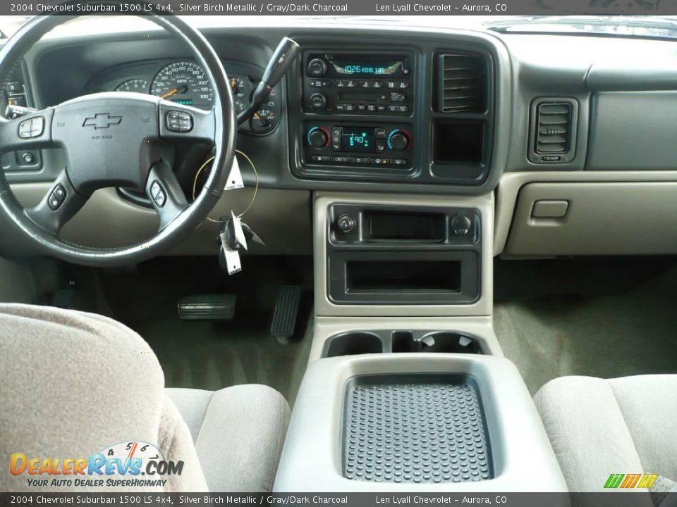 2004 Chevrolet Suburban 1500 LS 4x4 Silver Birch Metallic / Gray/Dark Charcoal Photo #17