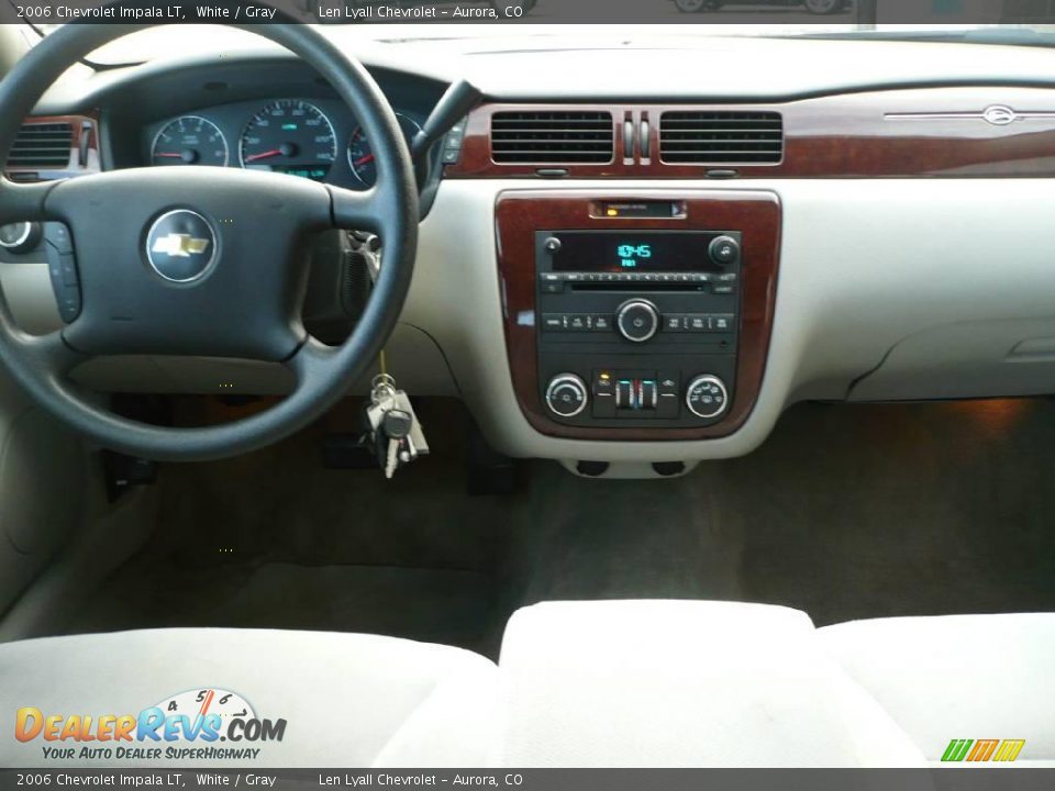2006 Chevrolet Impala LT White / Gray Photo #15