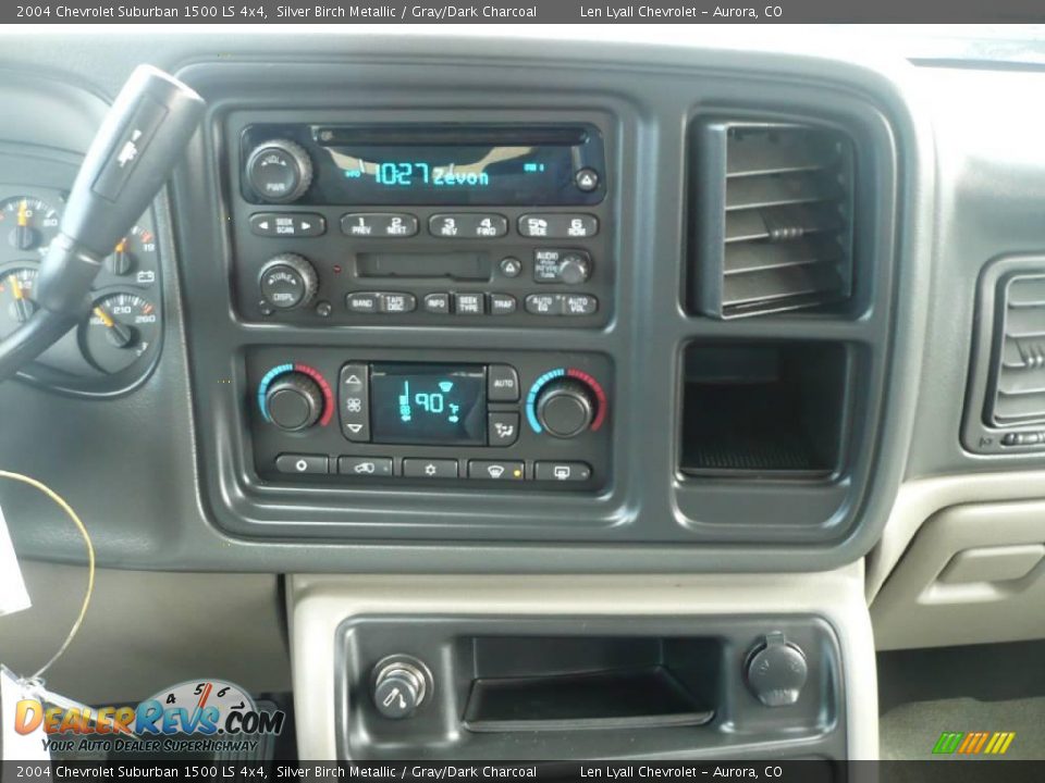 2004 Chevrolet Suburban 1500 LS 4x4 Silver Birch Metallic / Gray/Dark Charcoal Photo #19