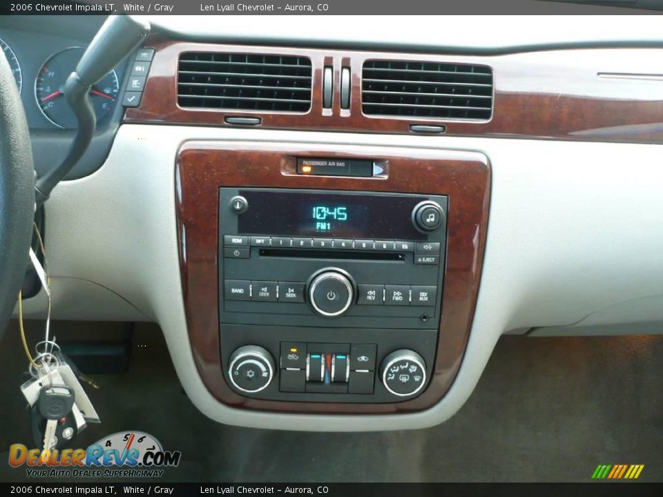 2006 Chevrolet Impala LT White / Gray Photo #17