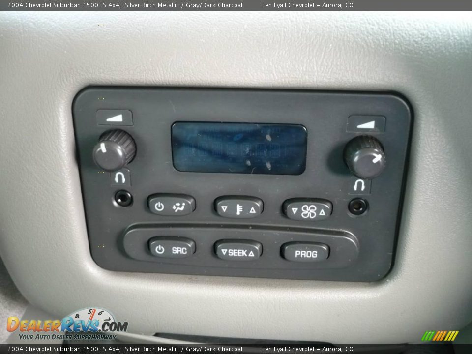 2004 Chevrolet Suburban 1500 LS 4x4 Silver Birch Metallic / Gray/Dark Charcoal Photo #21