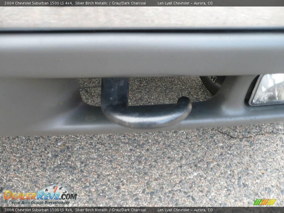2004 Chevrolet Suburban 1500 LS 4x4 Silver Birch Metallic / Gray/Dark Charcoal Photo #23