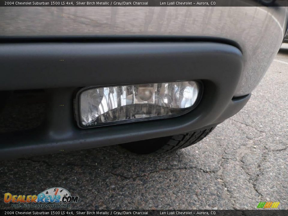 2004 Chevrolet Suburban 1500 LS 4x4 Silver Birch Metallic / Gray/Dark Charcoal Photo #24