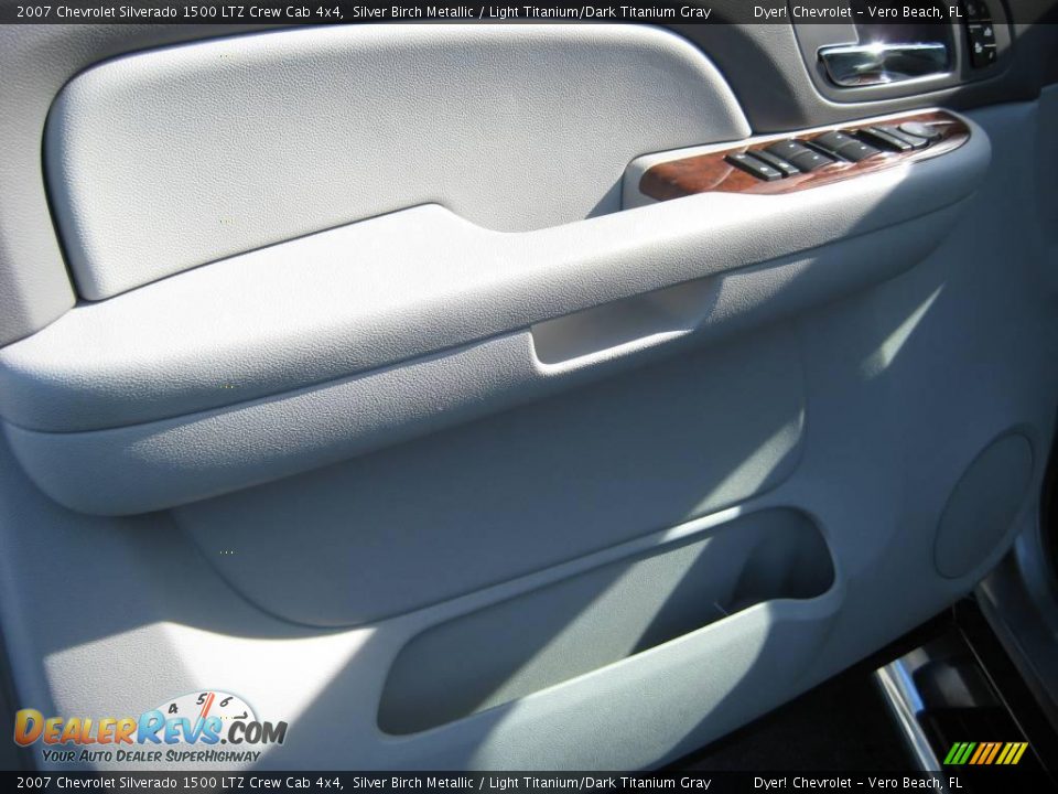 2007 Chevrolet Silverado 1500 LTZ Crew Cab 4x4 Silver Birch Metallic / Light Titanium/Dark Titanium Gray Photo #12