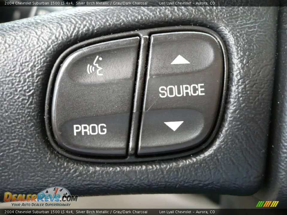 2004 Chevrolet Suburban 1500 LS 4x4 Silver Birch Metallic / Gray/Dark Charcoal Photo #29