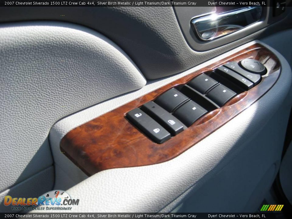 2007 Chevrolet Silverado 1500 LTZ Crew Cab 4x4 Silver Birch Metallic / Light Titanium/Dark Titanium Gray Photo #13