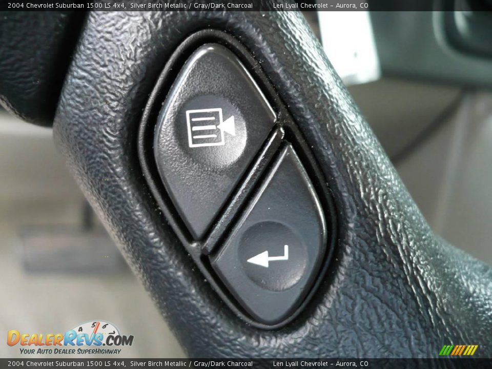 2004 Chevrolet Suburban 1500 LS 4x4 Silver Birch Metallic / Gray/Dark Charcoal Photo #32