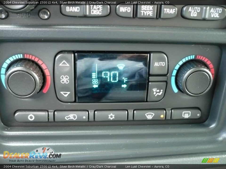 2004 Chevrolet Suburban 1500 LS 4x4 Silver Birch Metallic / Gray/Dark Charcoal Photo #35
