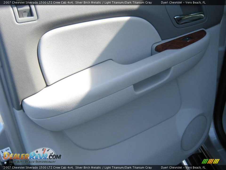 2007 Chevrolet Silverado 1500 LTZ Crew Cab 4x4 Silver Birch Metallic / Light Titanium/Dark Titanium Gray Photo #21