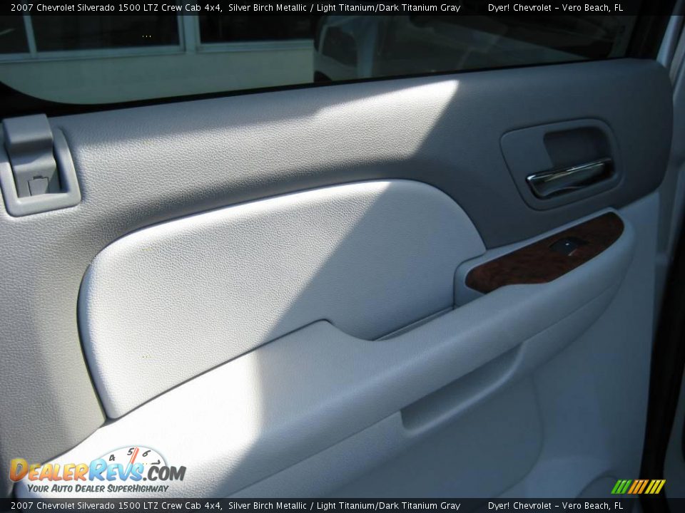 2007 Chevrolet Silverado 1500 LTZ Crew Cab 4x4 Silver Birch Metallic / Light Titanium/Dark Titanium Gray Photo #22