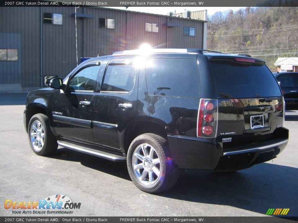 2007 GMC Yukon Denali AWD Onyx Black / Ebony Black Photo #4