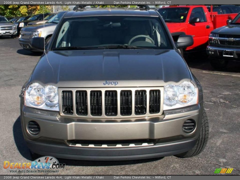 2006 Jeep Grand Cherokee Laredo 4x4 Light Khaki Metallic / Khaki Photo #2