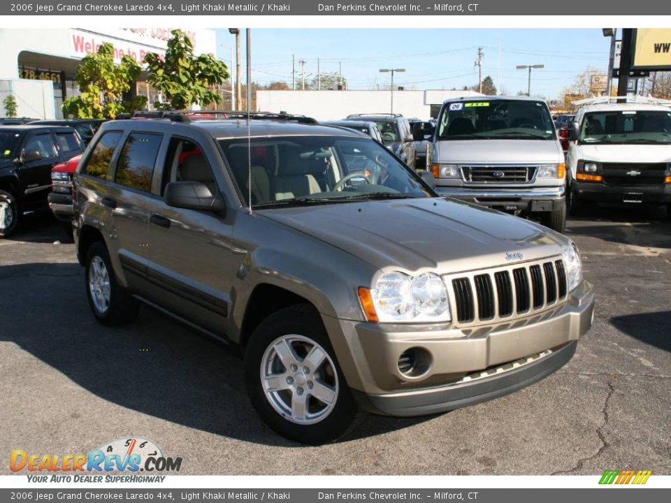 2006 Jeep Grand Cherokee Laredo 4x4 Light Khaki Metallic / Khaki Photo #3