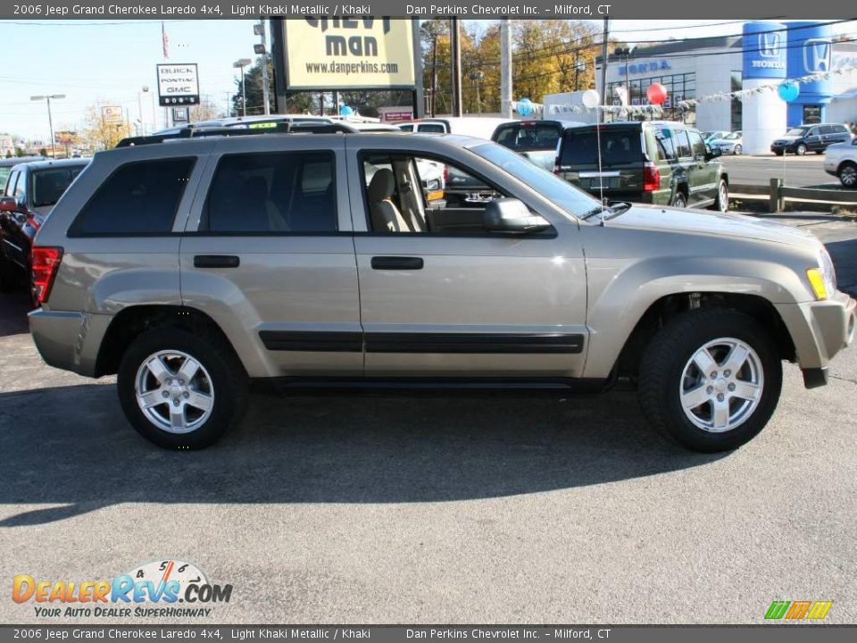 2006 Jeep Grand Cherokee Laredo 4x4 Light Khaki Metallic / Khaki Photo #4