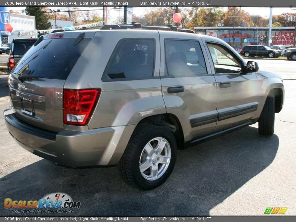 2006 Jeep Grand Cherokee Laredo 4x4 Light Khaki Metallic / Khaki Photo #5
