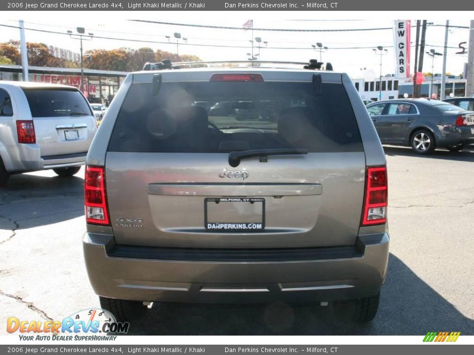 2006 Jeep Grand Cherokee Laredo 4x4 Light Khaki Metallic / Khaki Photo #7