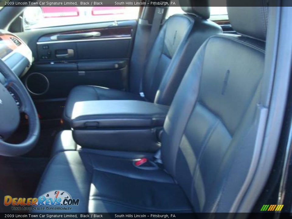 2009 Lincoln Town Car Signature Limited Black / Black Photo #8