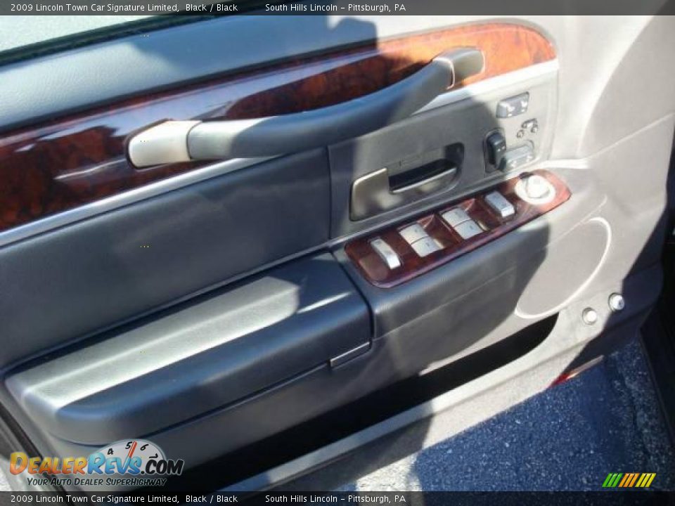 2009 Lincoln Town Car Signature Limited Black / Black Photo #11