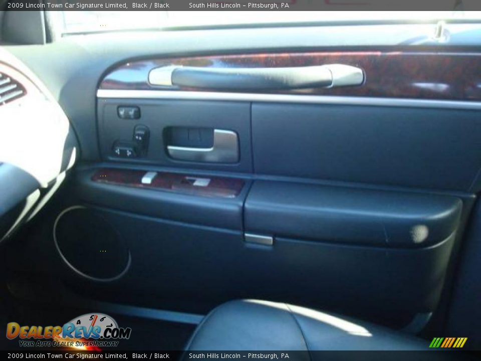 2009 Lincoln Town Car Signature Limited Black / Black Photo #12