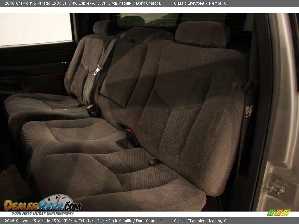 2006 Chevrolet Silverado 1500 LT Crew Cab 4x4 Silver Birch Metallic / Dark Charcoal Photo #16