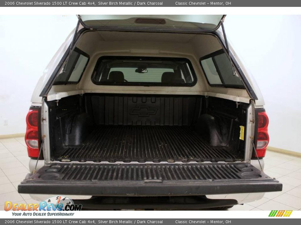 2006 Chevrolet Silverado 1500 LT Crew Cab 4x4 Silver Birch Metallic / Dark Charcoal Photo #18