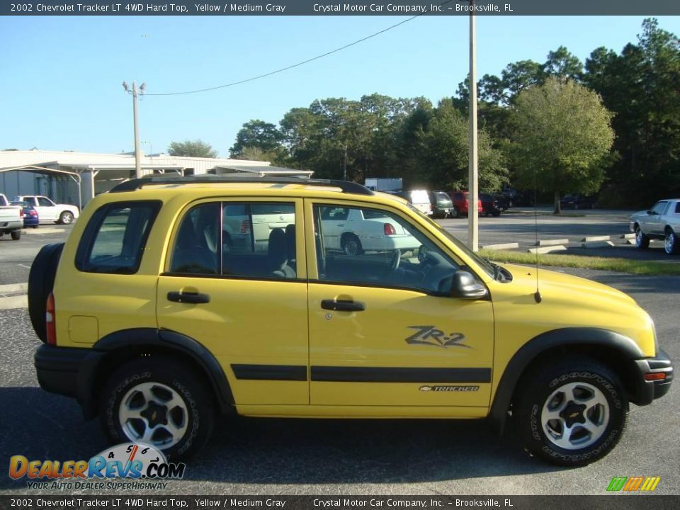 2002 Chevrolet Tracker LT 4WD Hard Top Yellow / Medium Gray Photo #10
