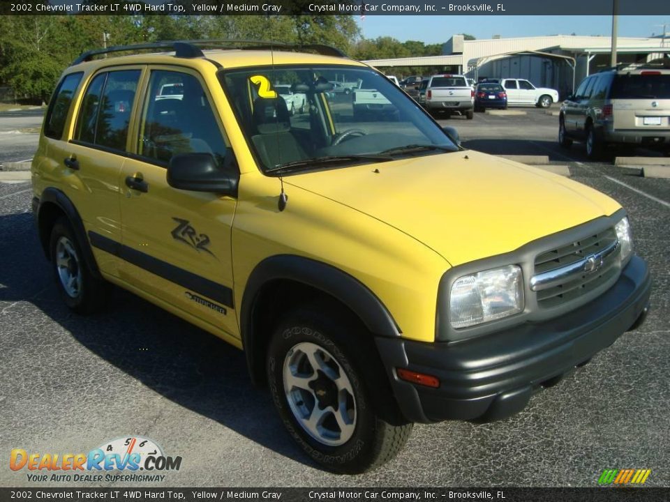 2002 Chevrolet Tracker LT 4WD Hard Top Yellow / Medium Gray Photo #11