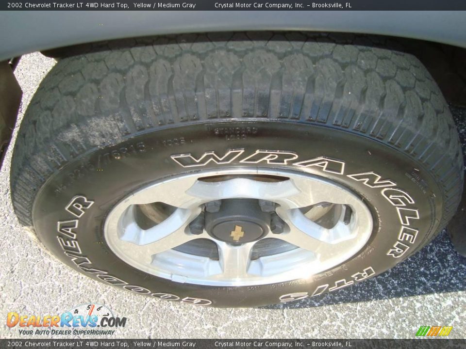 2002 Chevrolet Tracker LT 4WD Hard Top Yellow / Medium Gray Photo #14