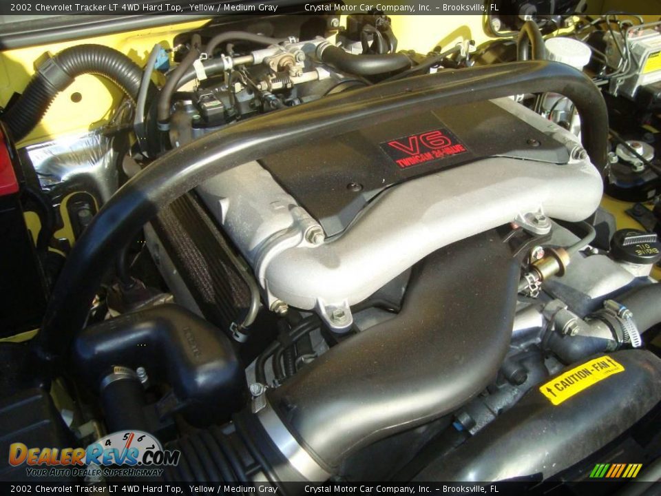2002 Chevrolet Tracker LT 4WD Hard Top Yellow / Medium Gray Photo #16