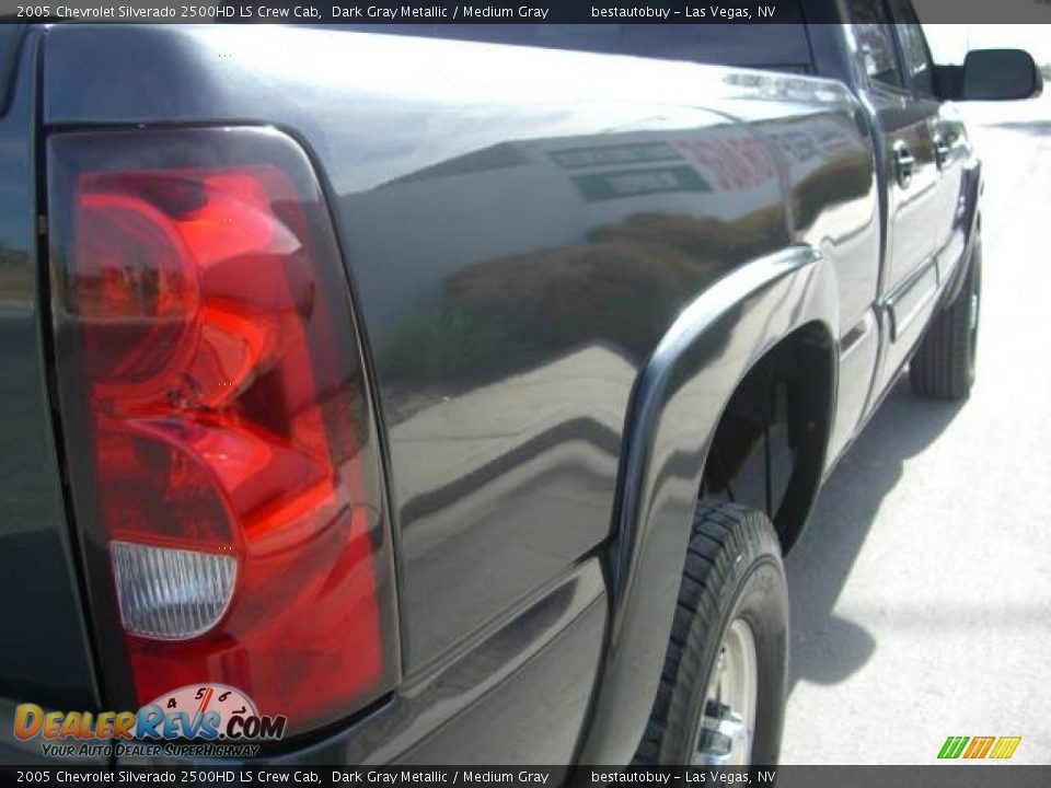 2005 Chevrolet Silverado 2500HD LS Crew Cab Dark Gray Metallic / Medium Gray Photo #31