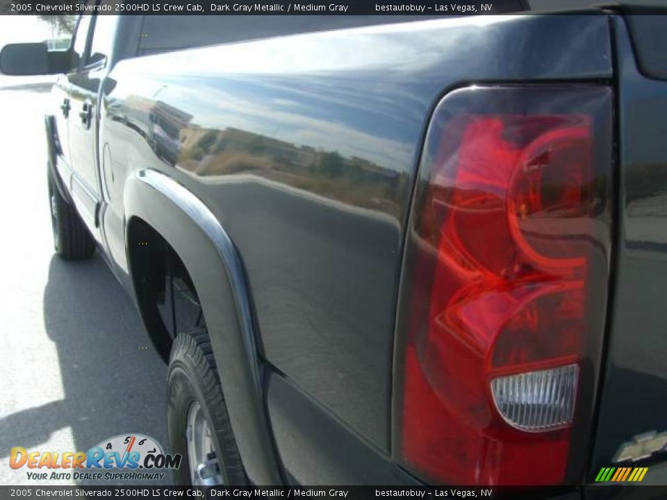 2005 Chevrolet Silverado 2500HD LS Crew Cab Dark Gray Metallic / Medium Gray Photo #32